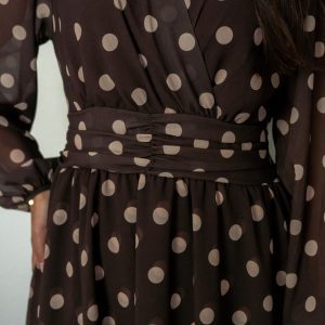 Shanna Jurk Bruin met Stippen