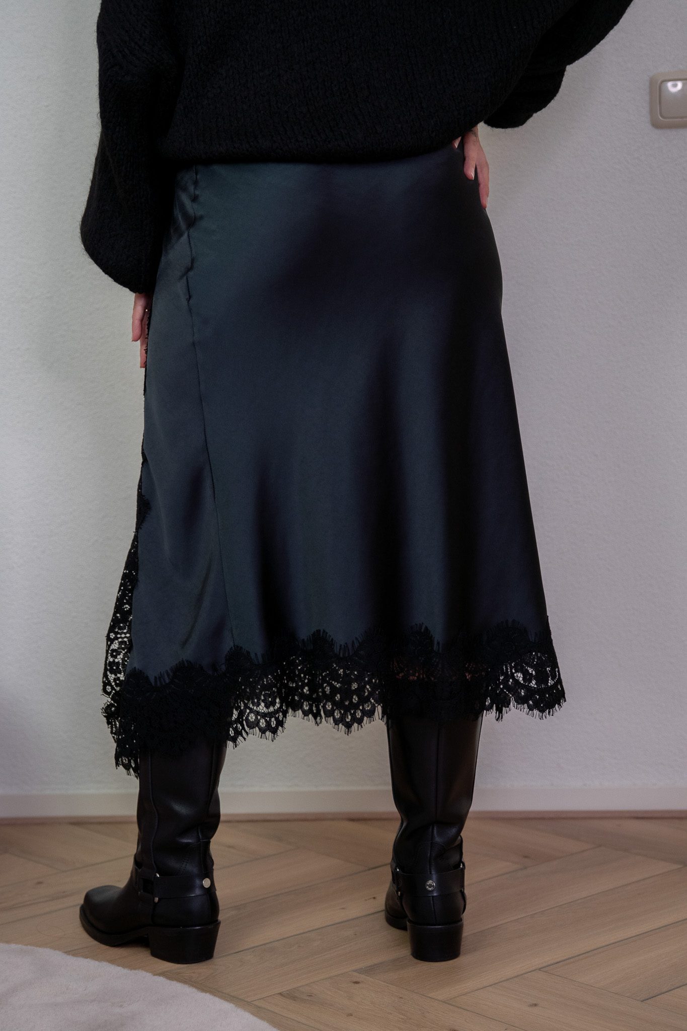 Marja Rok Zwart met Kanten Strook - Afbeelding 2